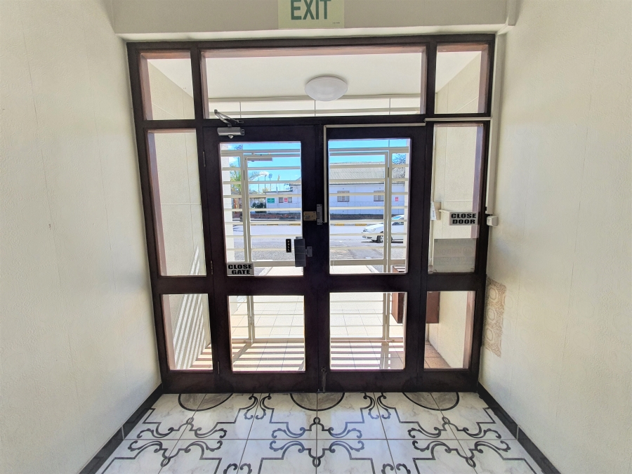 To Let 1 Bedroom Property for Rent in Esterville Western Cape